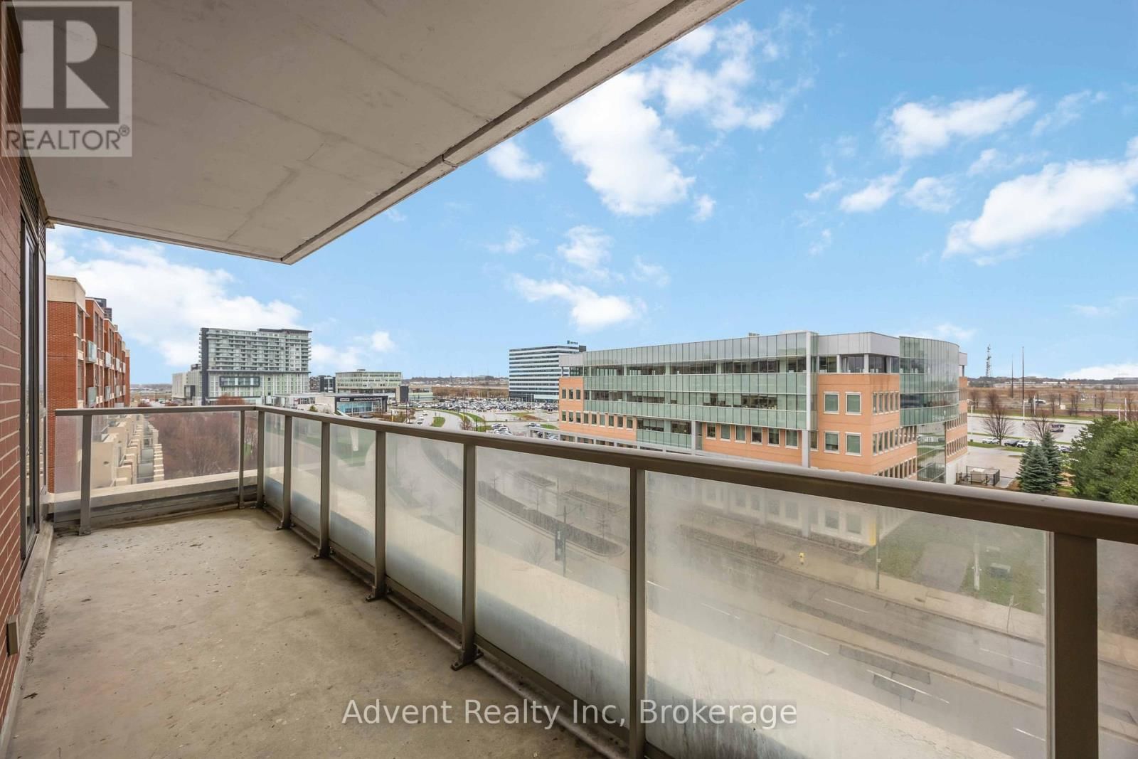 604 - 1 UPPER DUKE CRESCENT Image 31