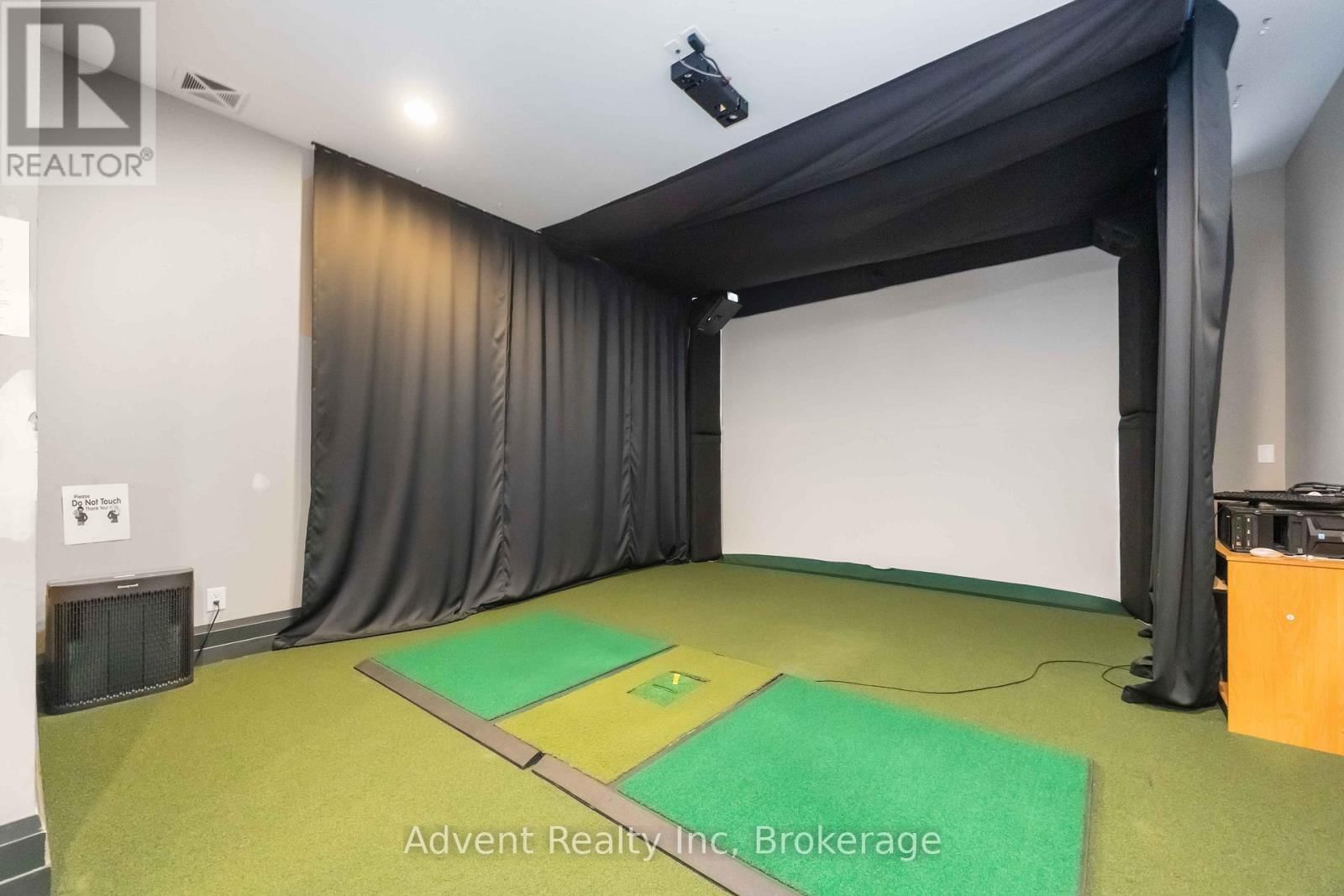 604 - 1 UPPER DUKE CRESCENT Image 33