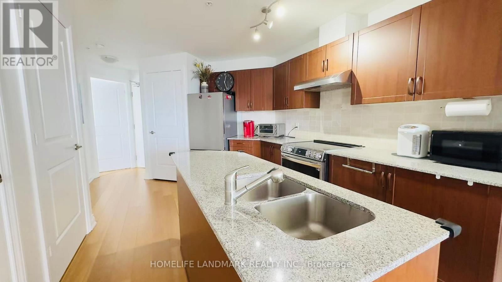 501 - 68 MAIN STREET NORTH Image 6