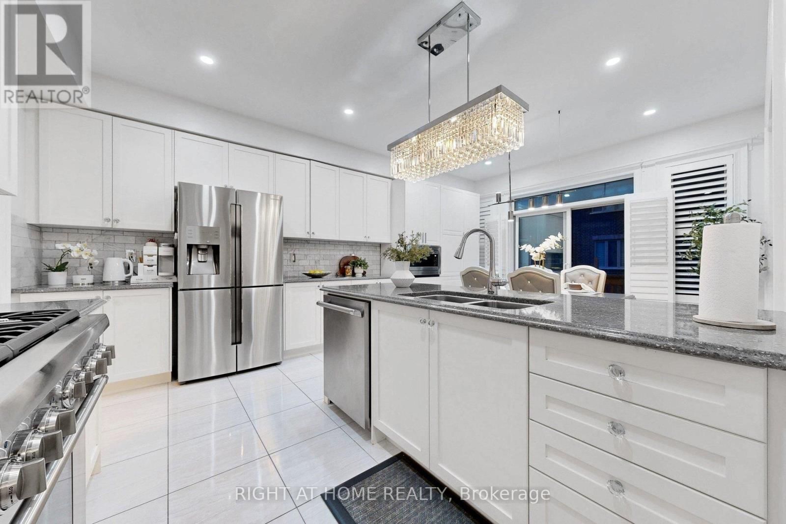 496 MACTIER DRIVE Image 10