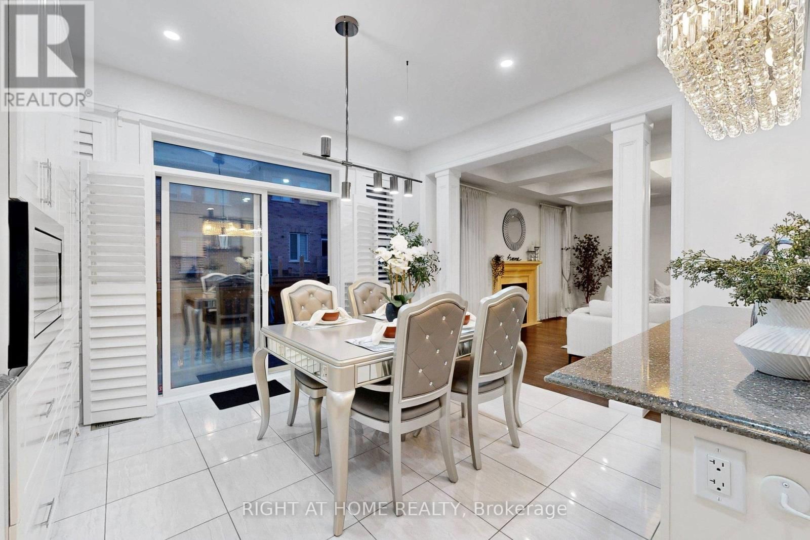 496 MACTIER DRIVE Image 12