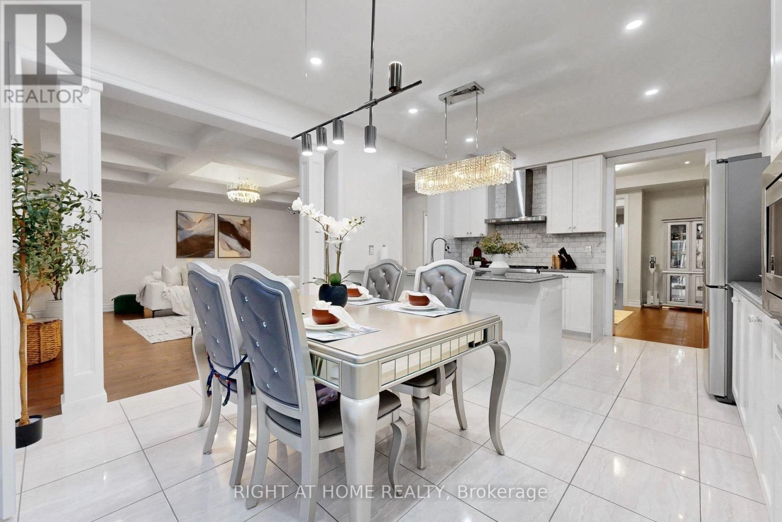 496 MACTIER DRIVE Image 13