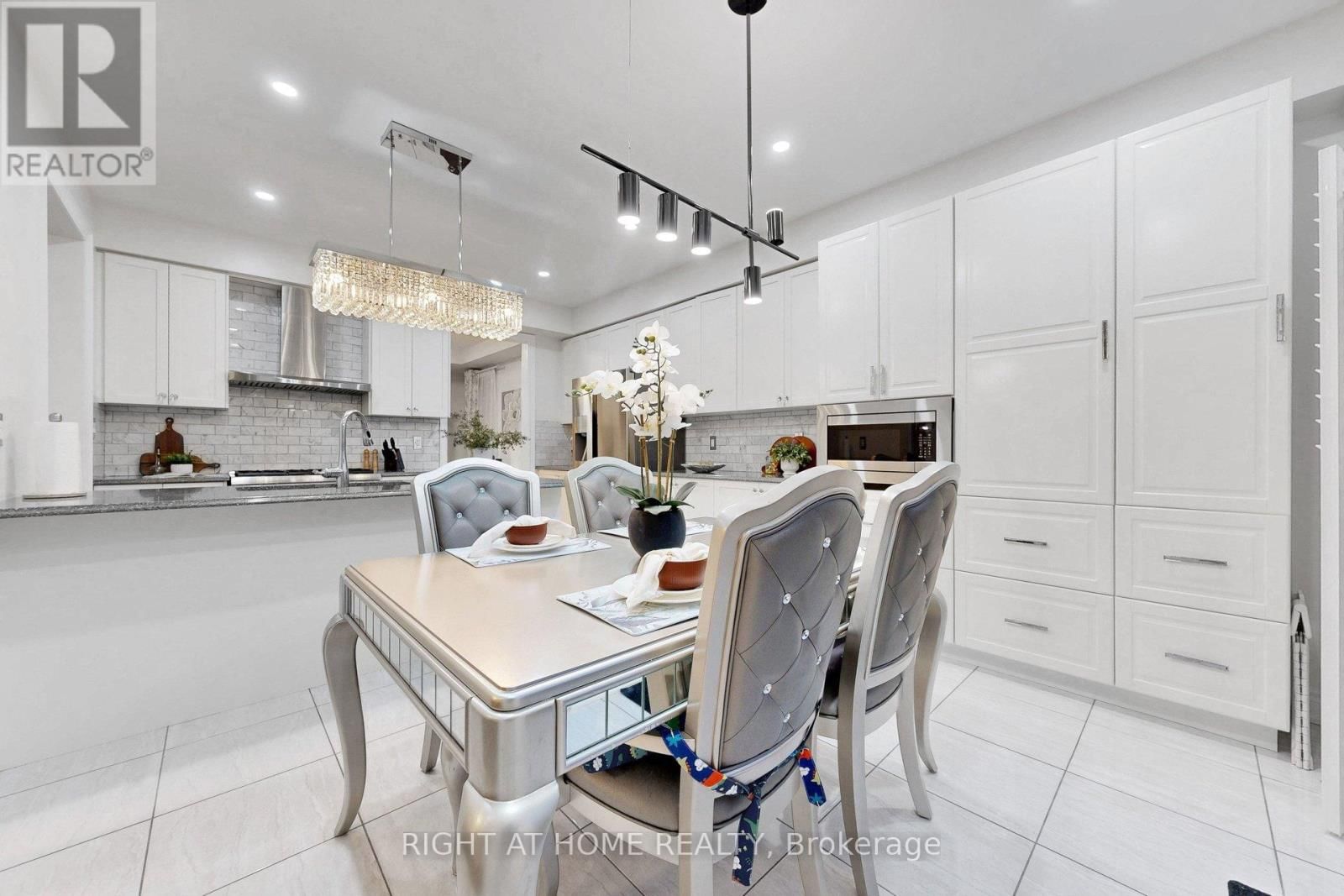 496 MACTIER DRIVE Image 14