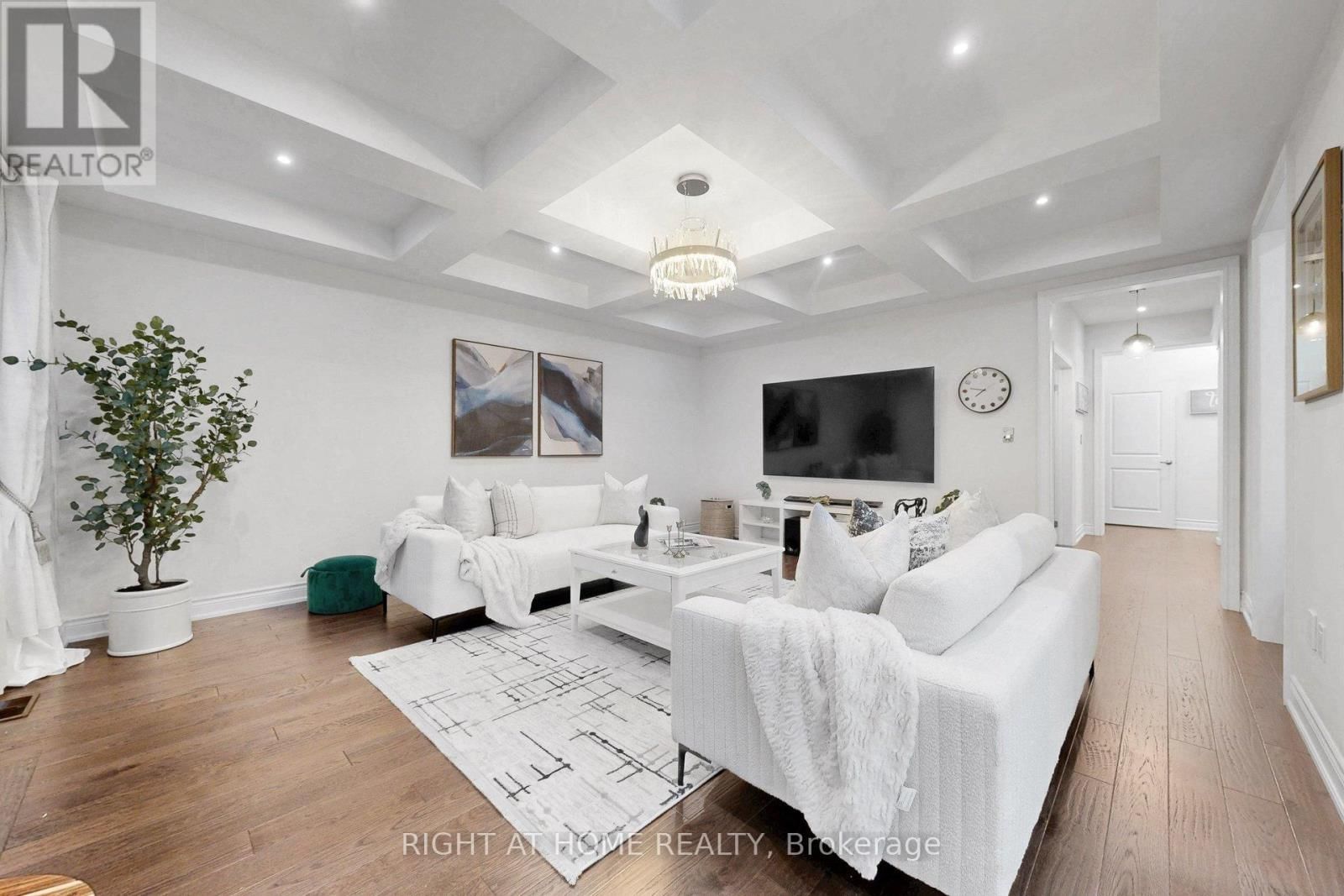 496 MACTIER DRIVE Image 19