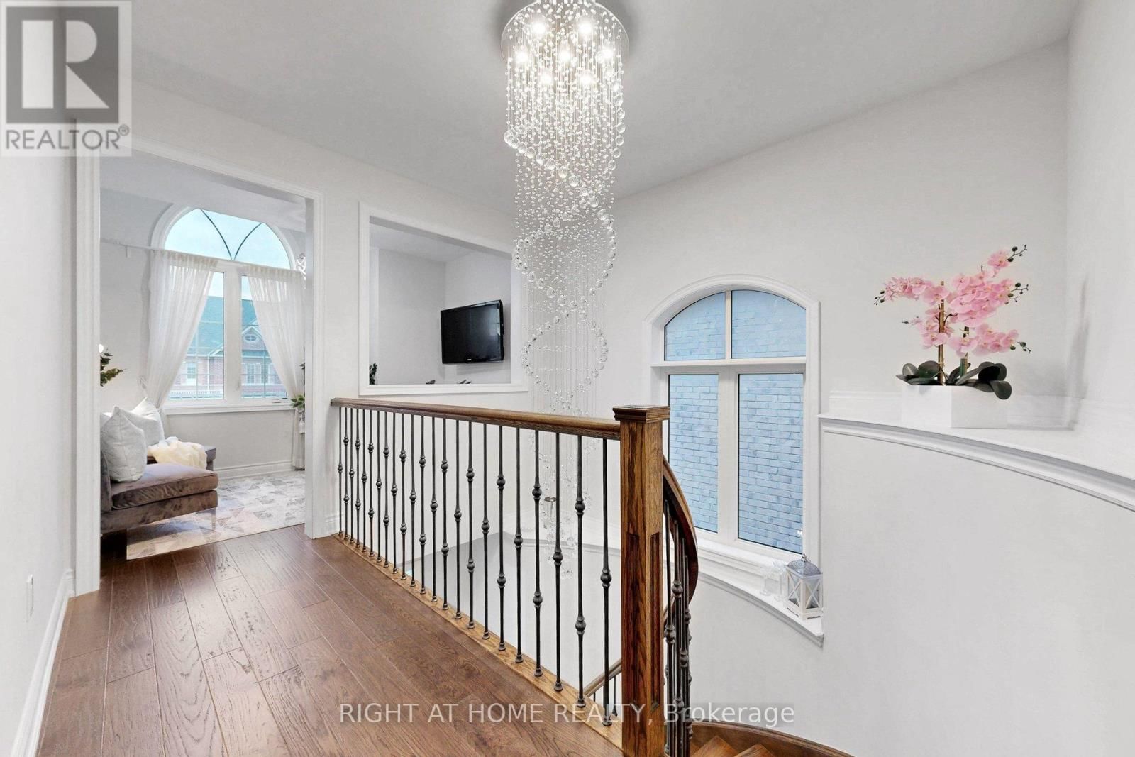 496 MACTIER DRIVE Image 24