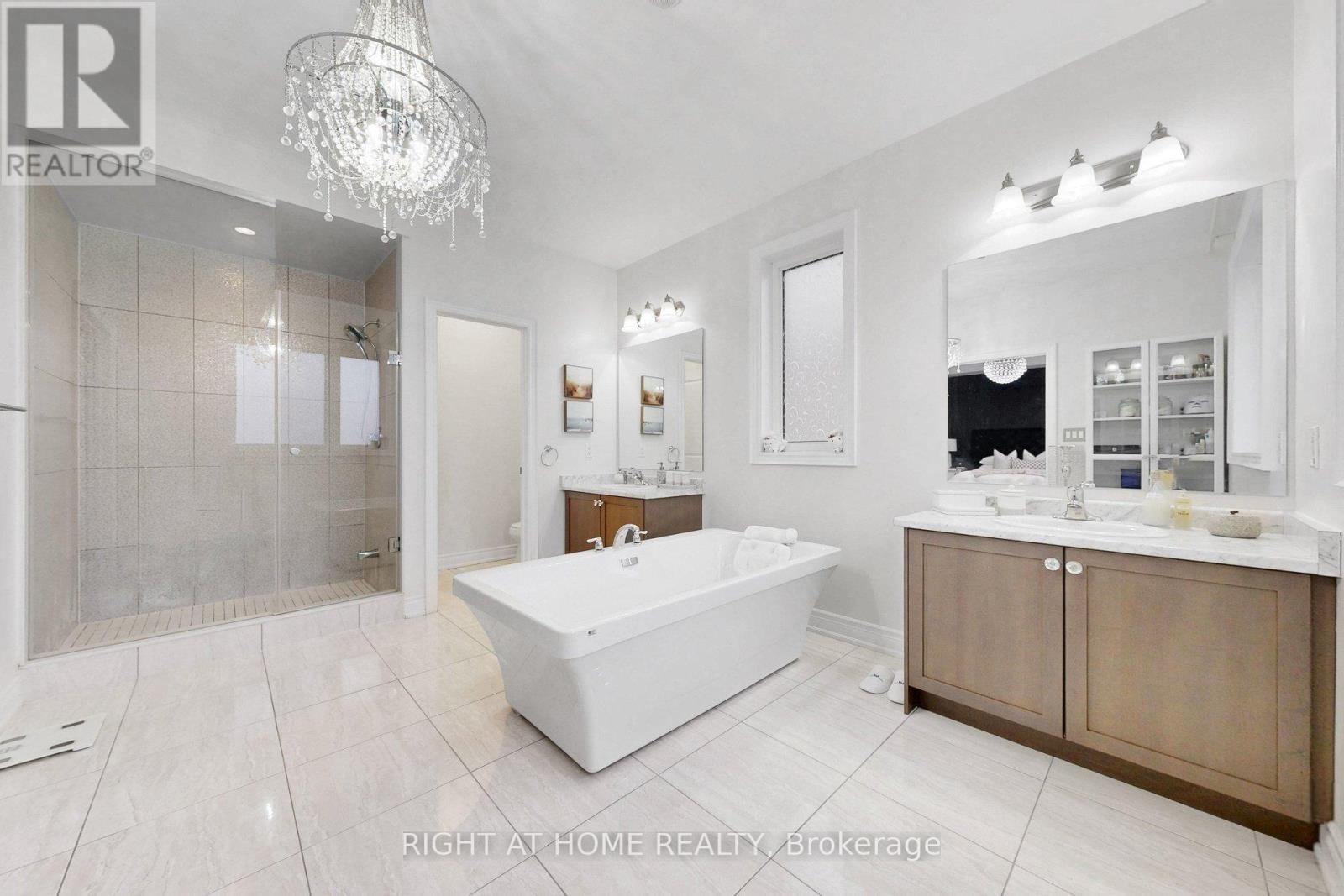 496 MACTIER DRIVE Image 32