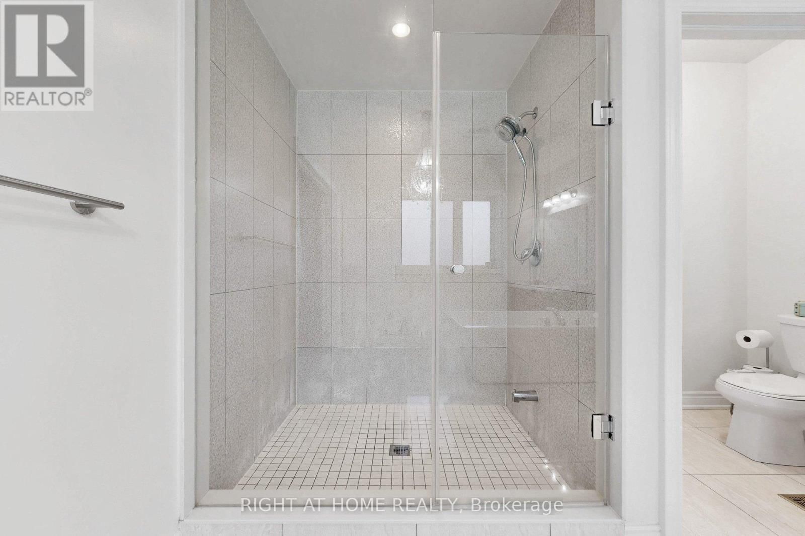 496 MACTIER DRIVE Image 33