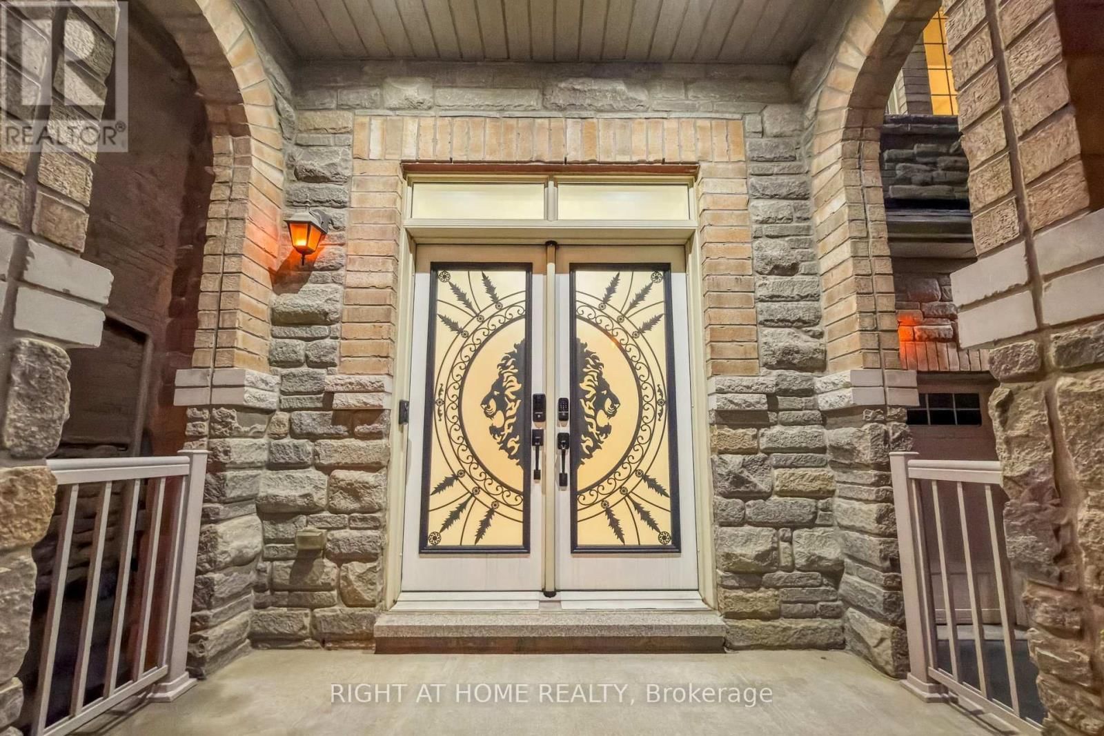 496 MACTIER DRIVE Image 4