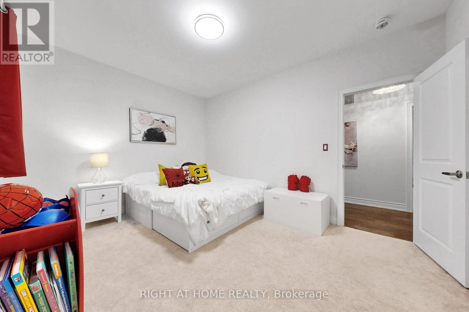 496 MACTIER DRIVE Image 41