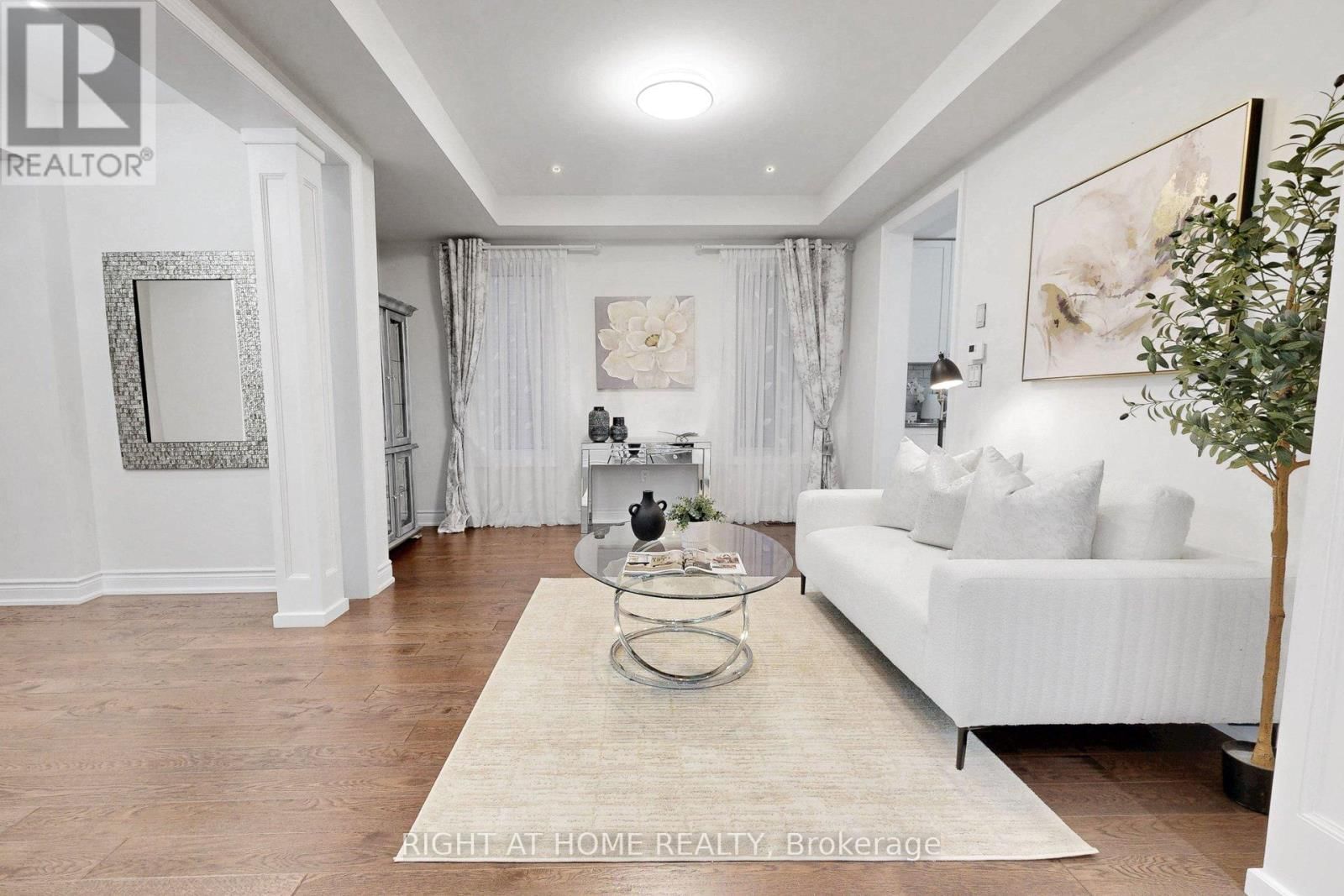 496 MACTIER DRIVE Image 8