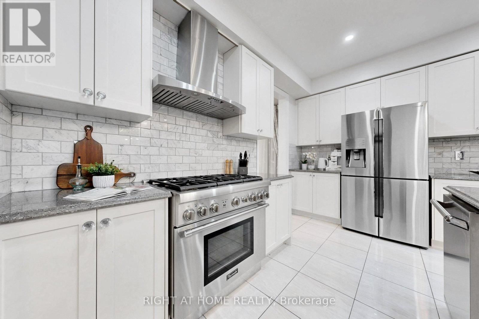 496 MACTIER DRIVE Image 9