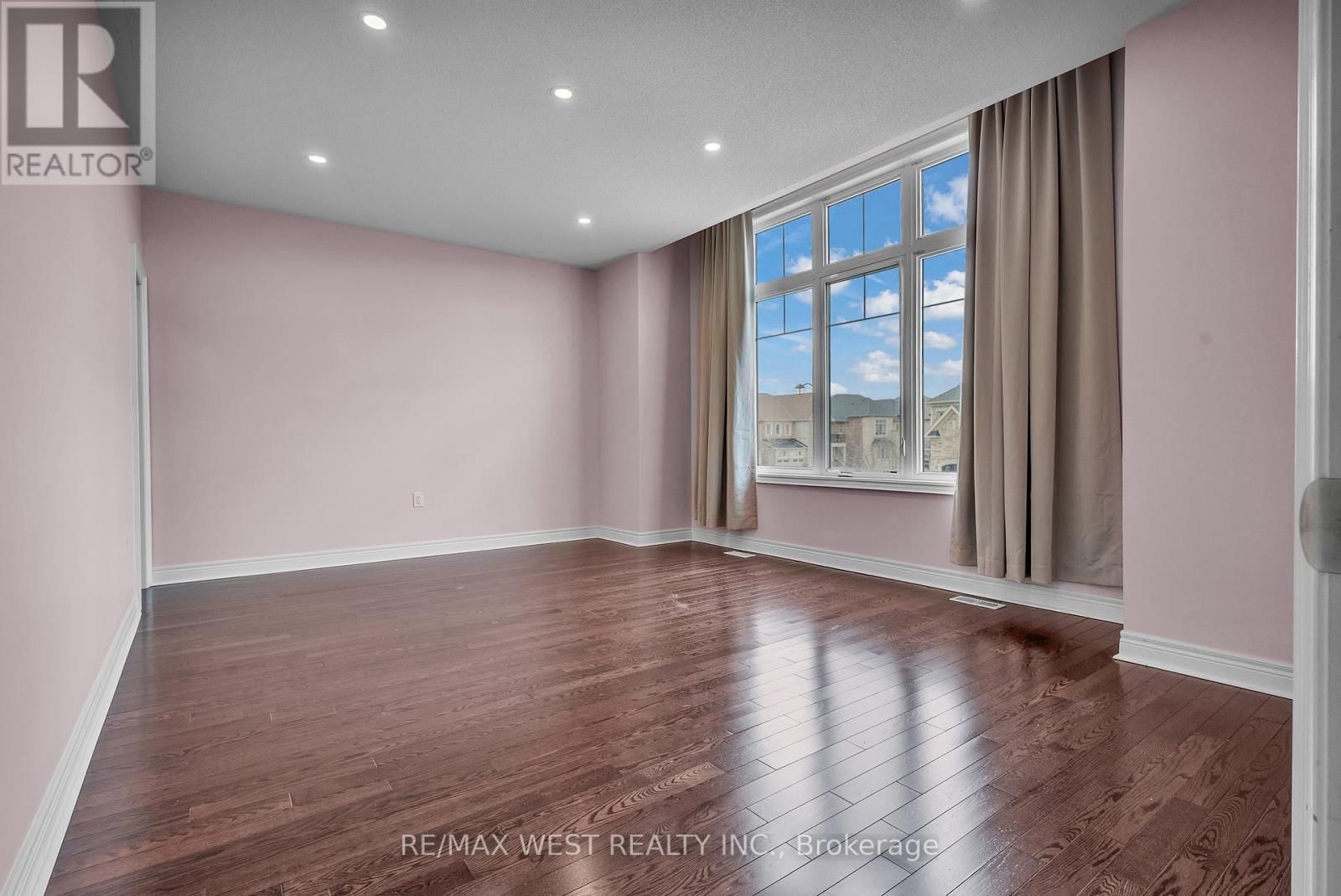 17 TORGAN TRAIL Image 37