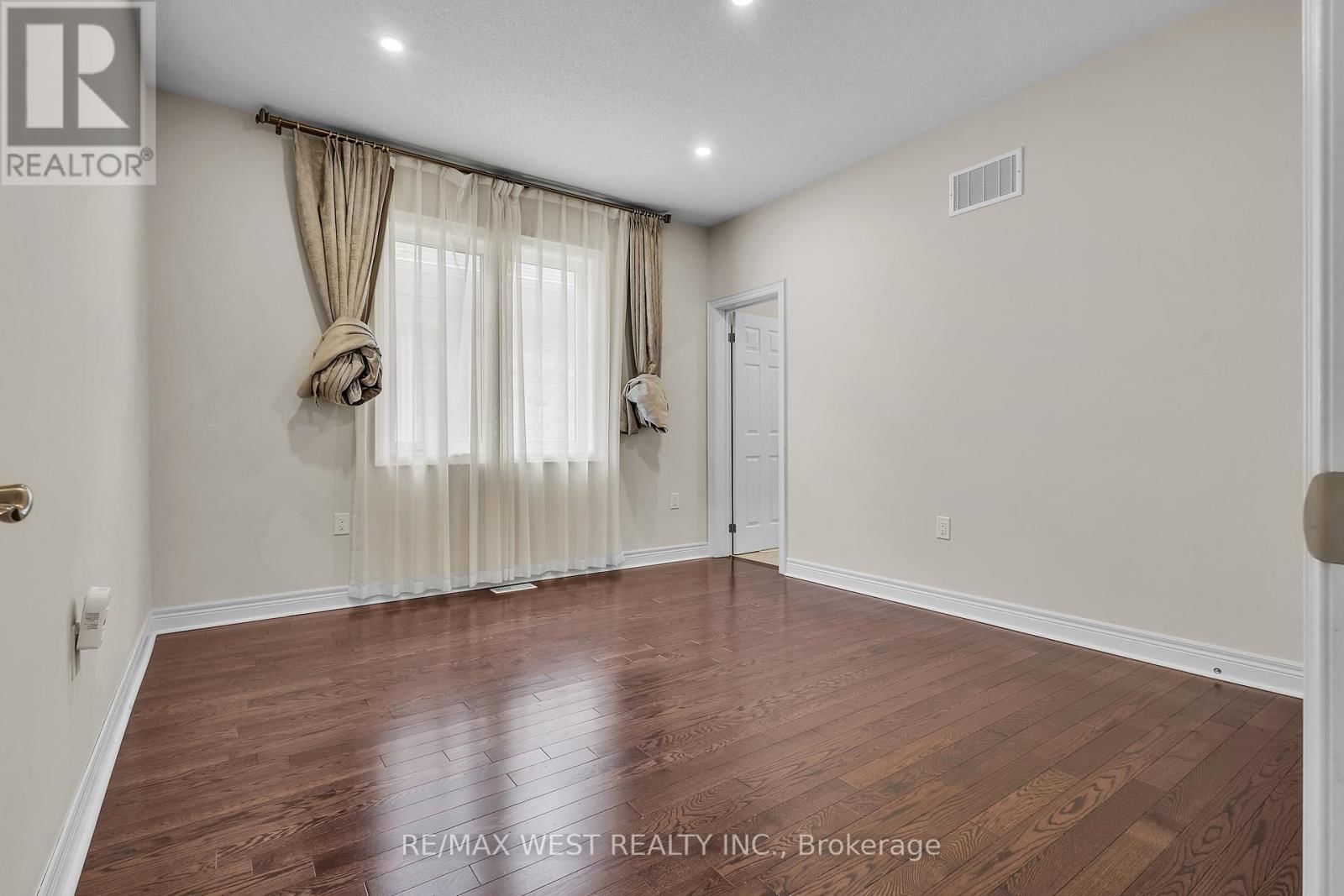 17 TORGAN TRAIL Image 41