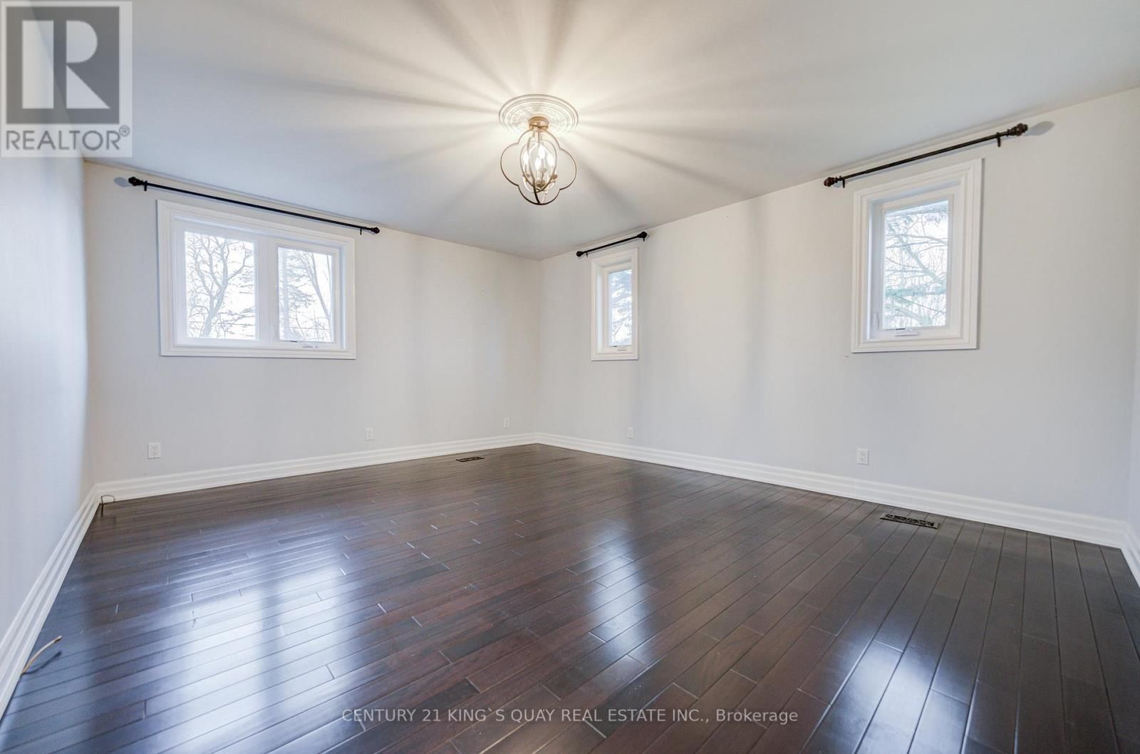 11 GEORGE STREET Image 19