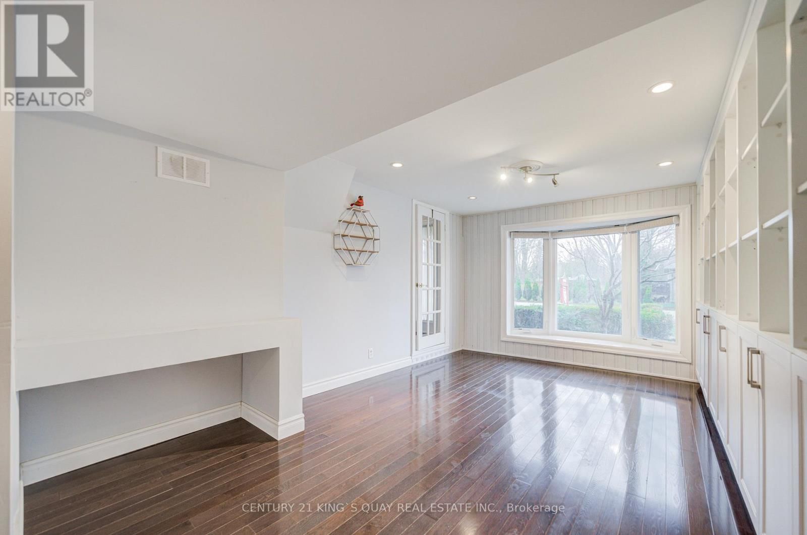 11 GEORGE STREET Image 8