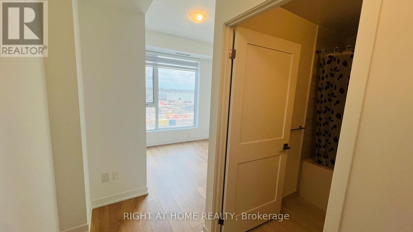 410 - 474 CALDARI ROAD Image 25