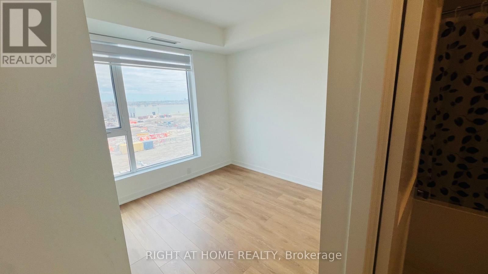 410 - 474 CALDARI ROAD Image 26