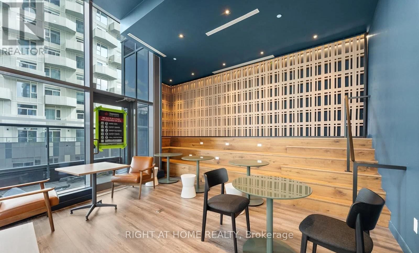 410 - 474 CALDARI ROAD Image 32