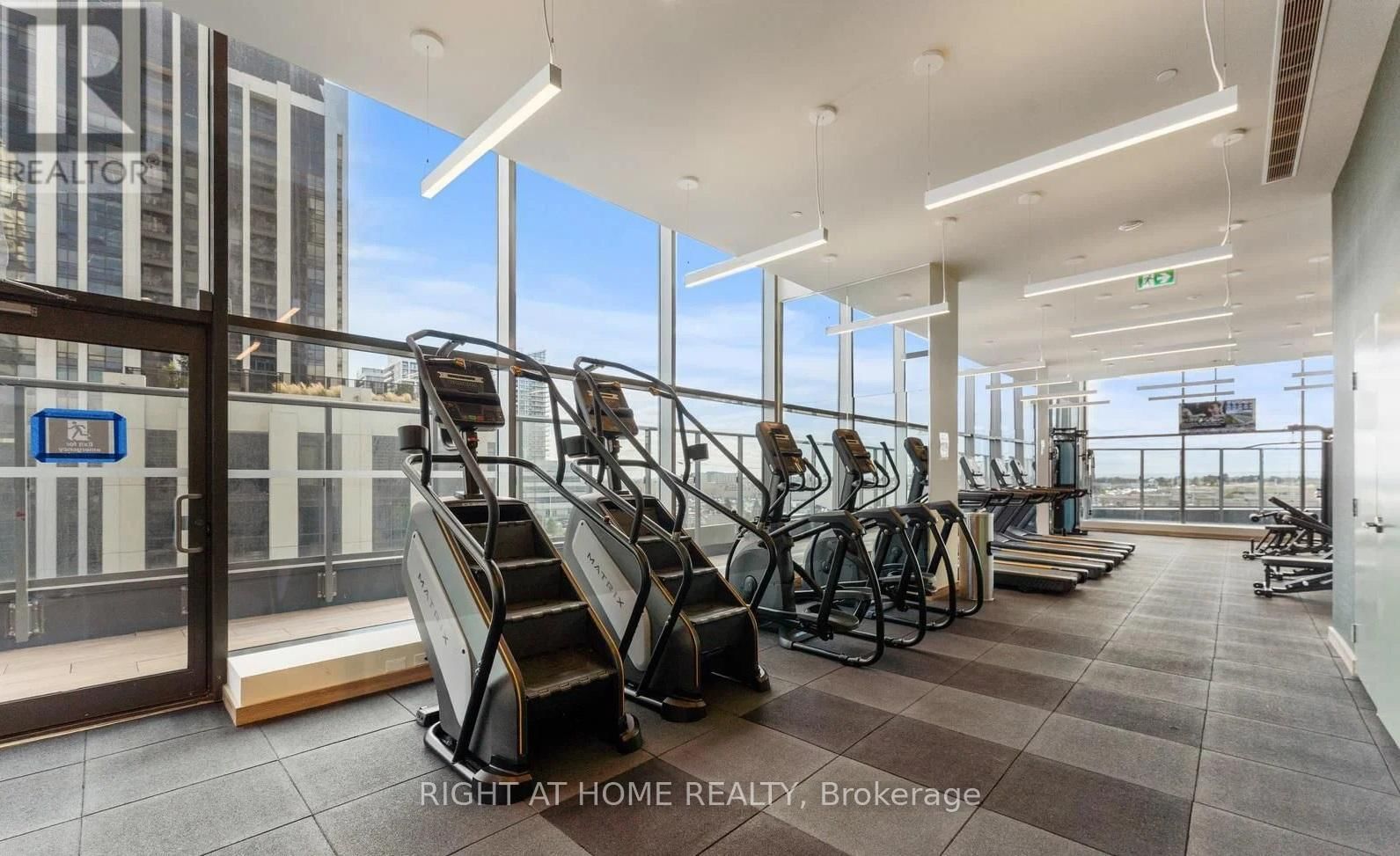 410 - 474 CALDARI ROAD Image 33