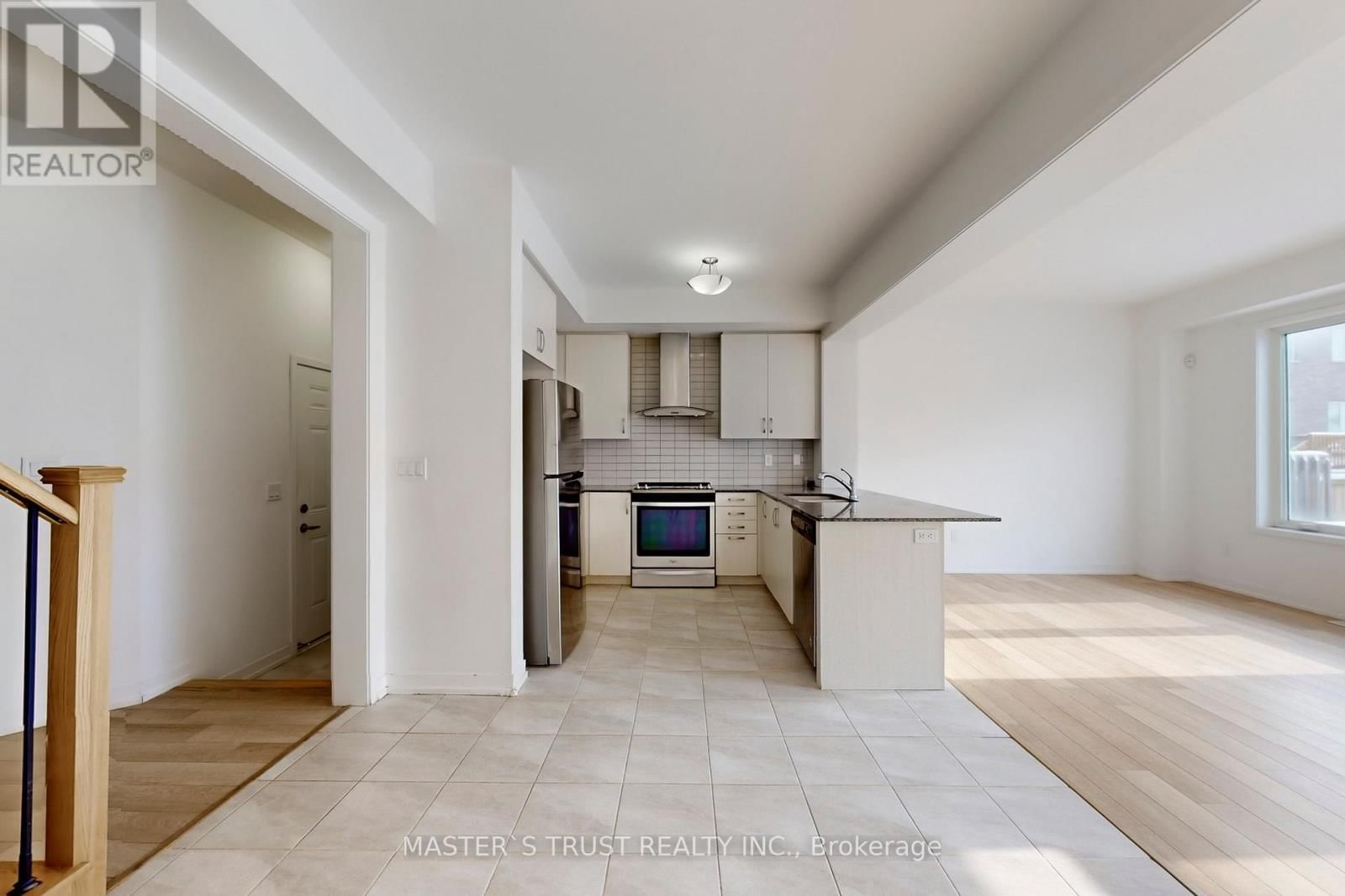 208 HARDING PARK STREET Image 11