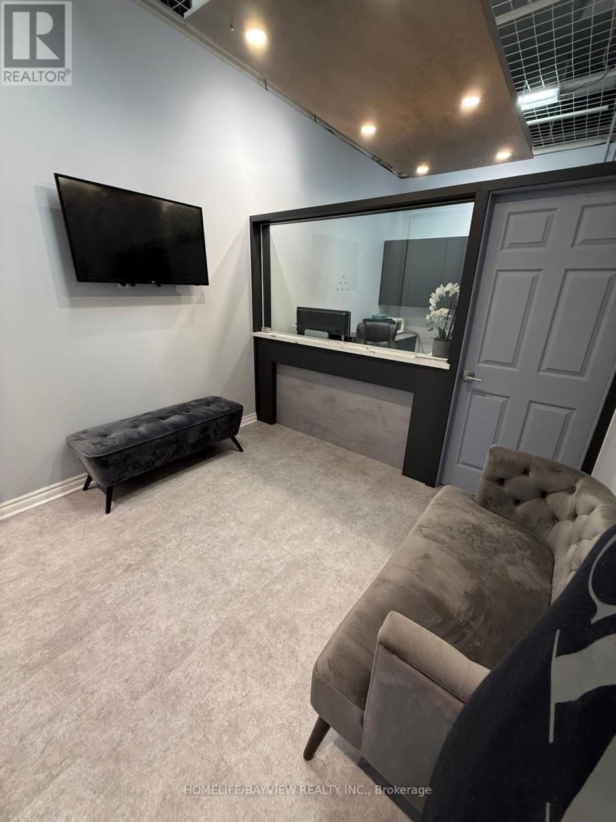 46 - 7181 YONGE Image 2