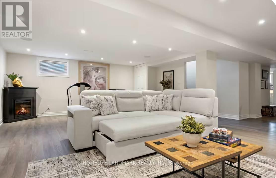 1739 MOUNT ALBERT ROAD Image 19