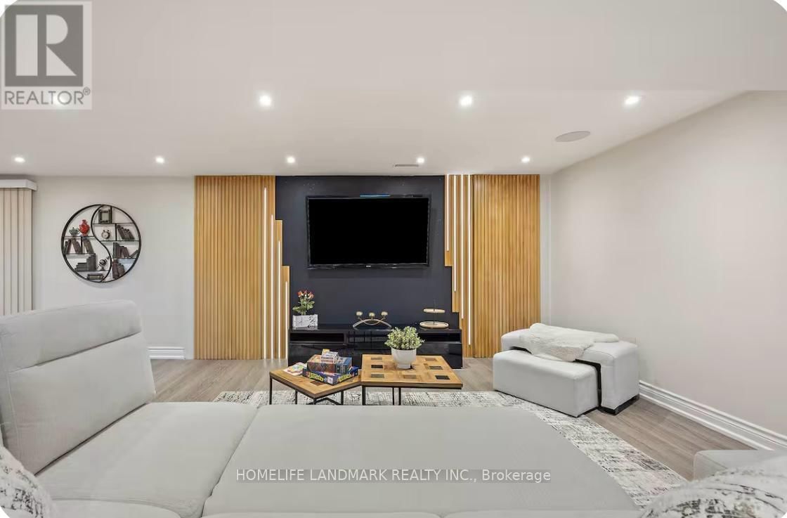 1739 MOUNT ALBERT ROAD Image 22