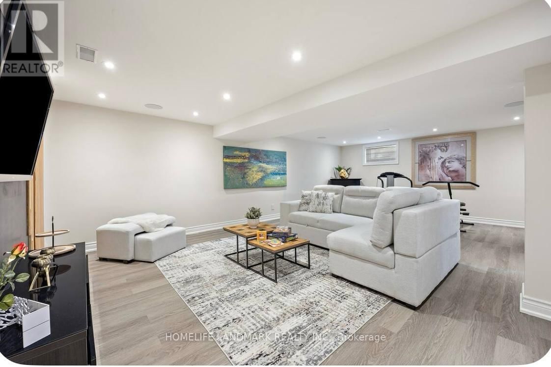 1739 MOUNT ALBERT ROAD Image 27