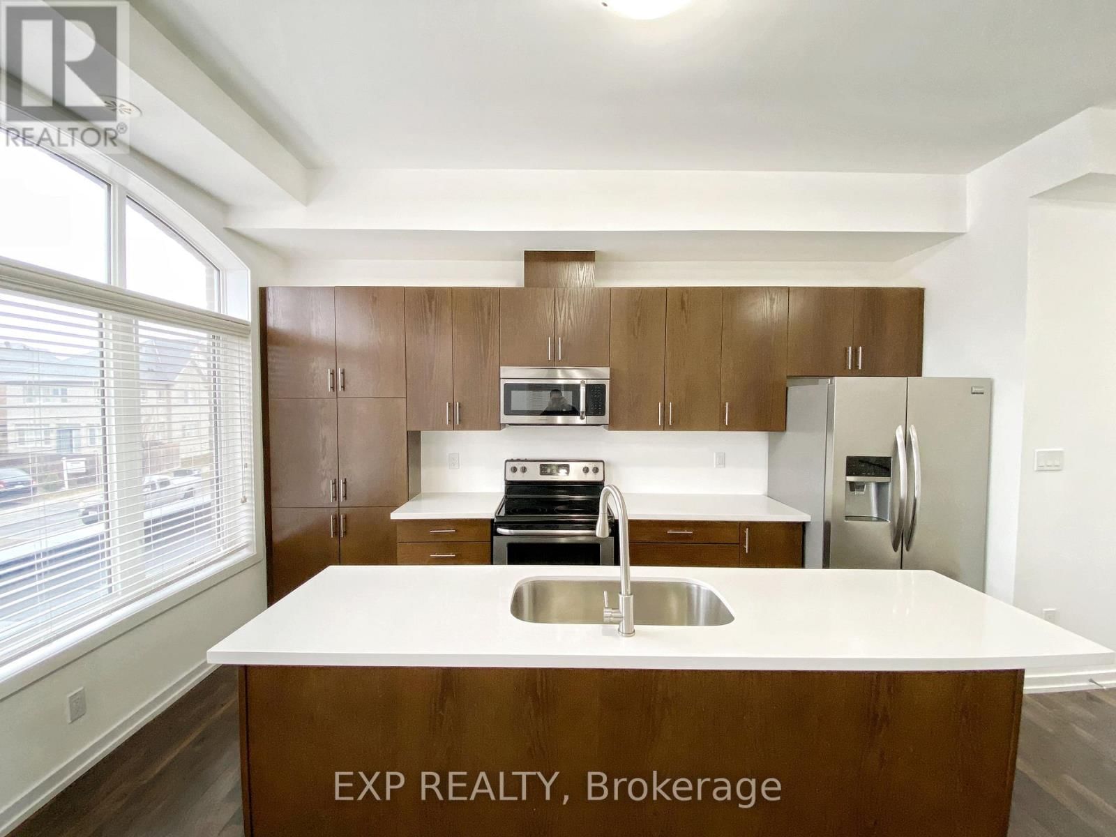 208 GLAD PARK AVENUE Image 12