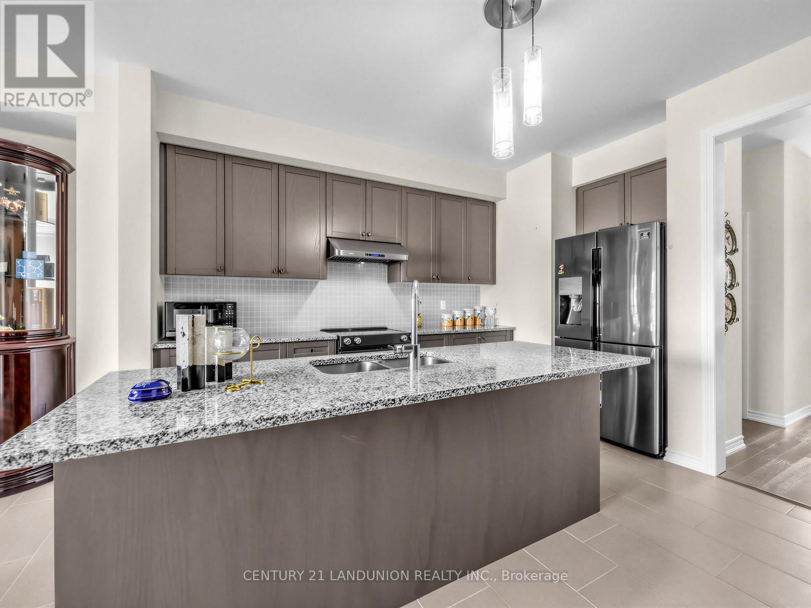 10941 VICTORIA SQUARE BOULEVARD Image 12