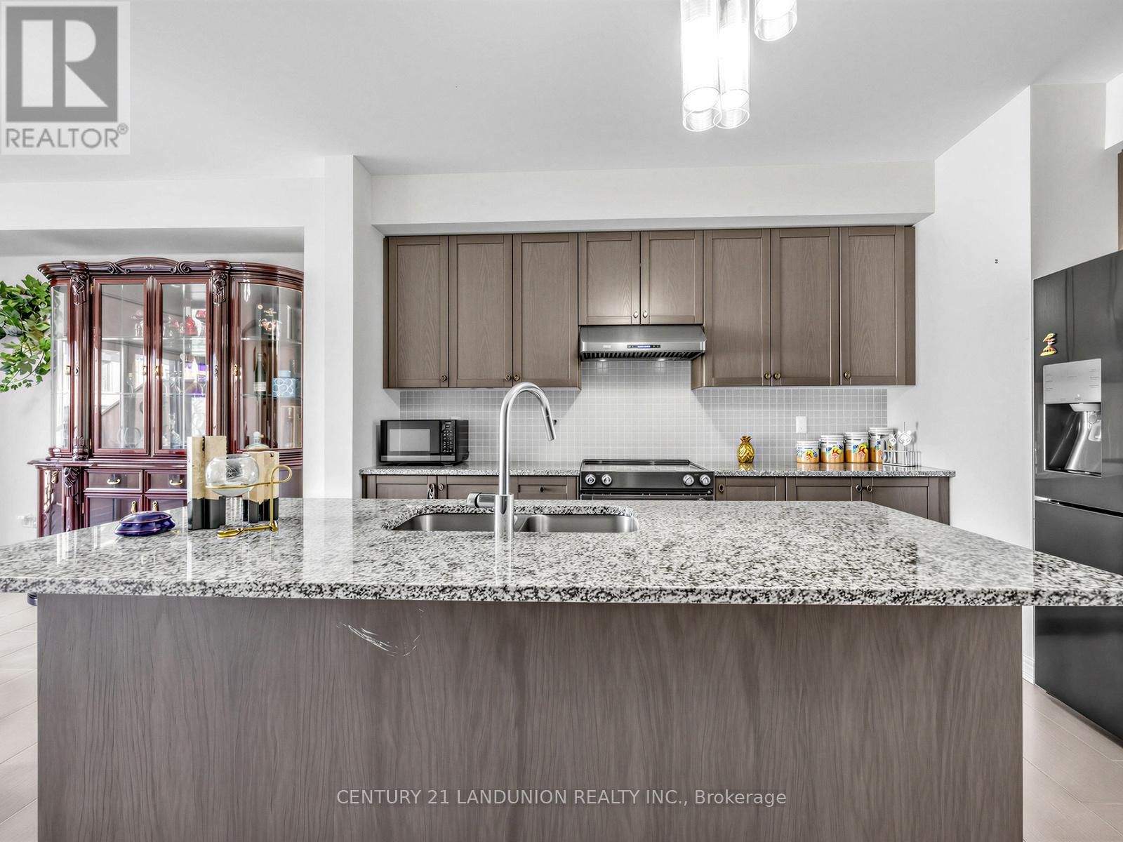 10941 VICTORIA SQUARE BOULEVARD Image 13