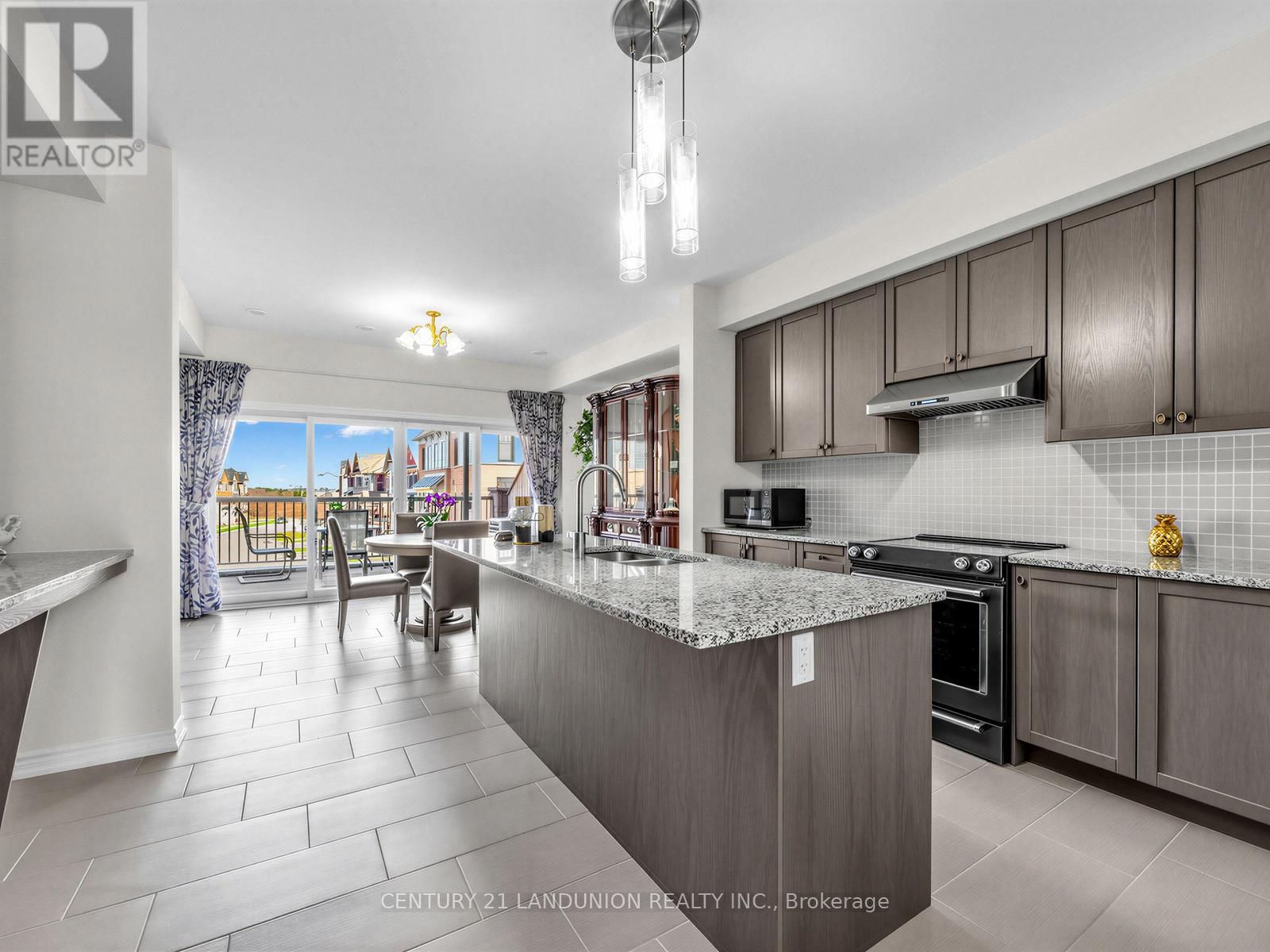 10941 VICTORIA SQUARE BOULEVARD Image 15