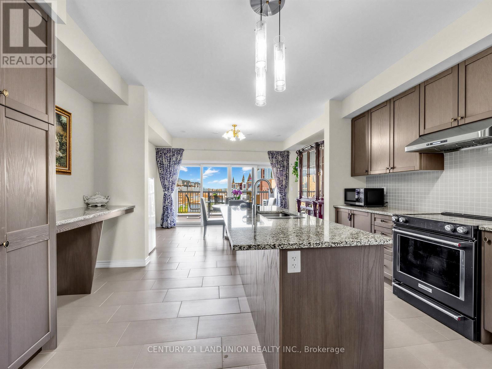 10941 VICTORIA SQUARE BOULEVARD Image 16