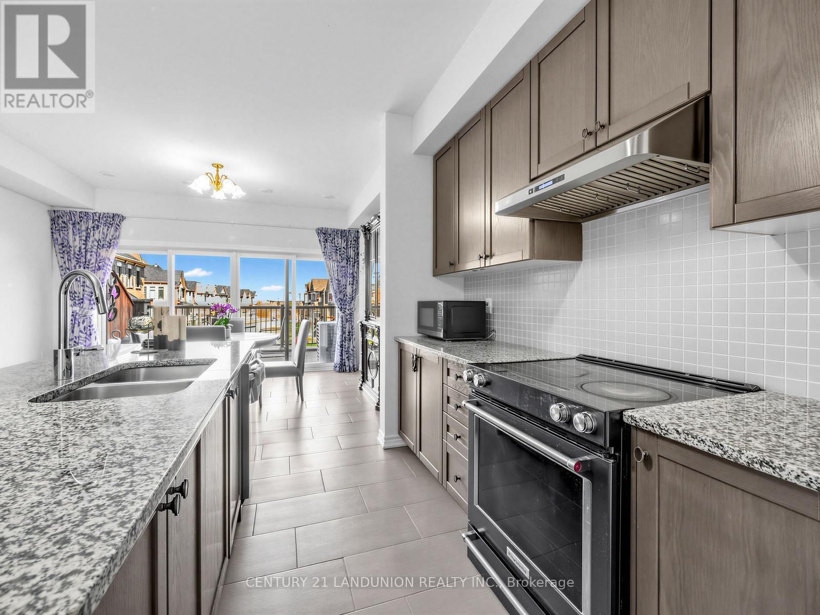 10941 VICTORIA SQUARE BOULEVARD Image 17