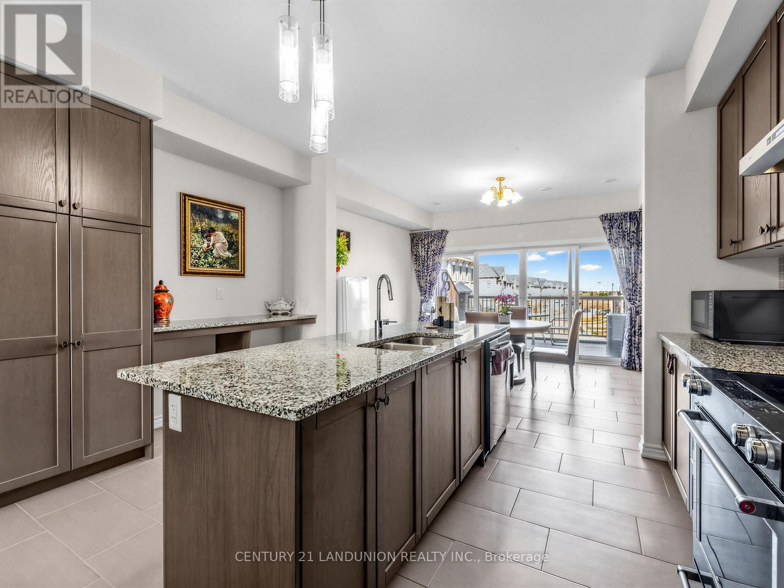 10941 VICTORIA SQUARE BOULEVARD Image 18