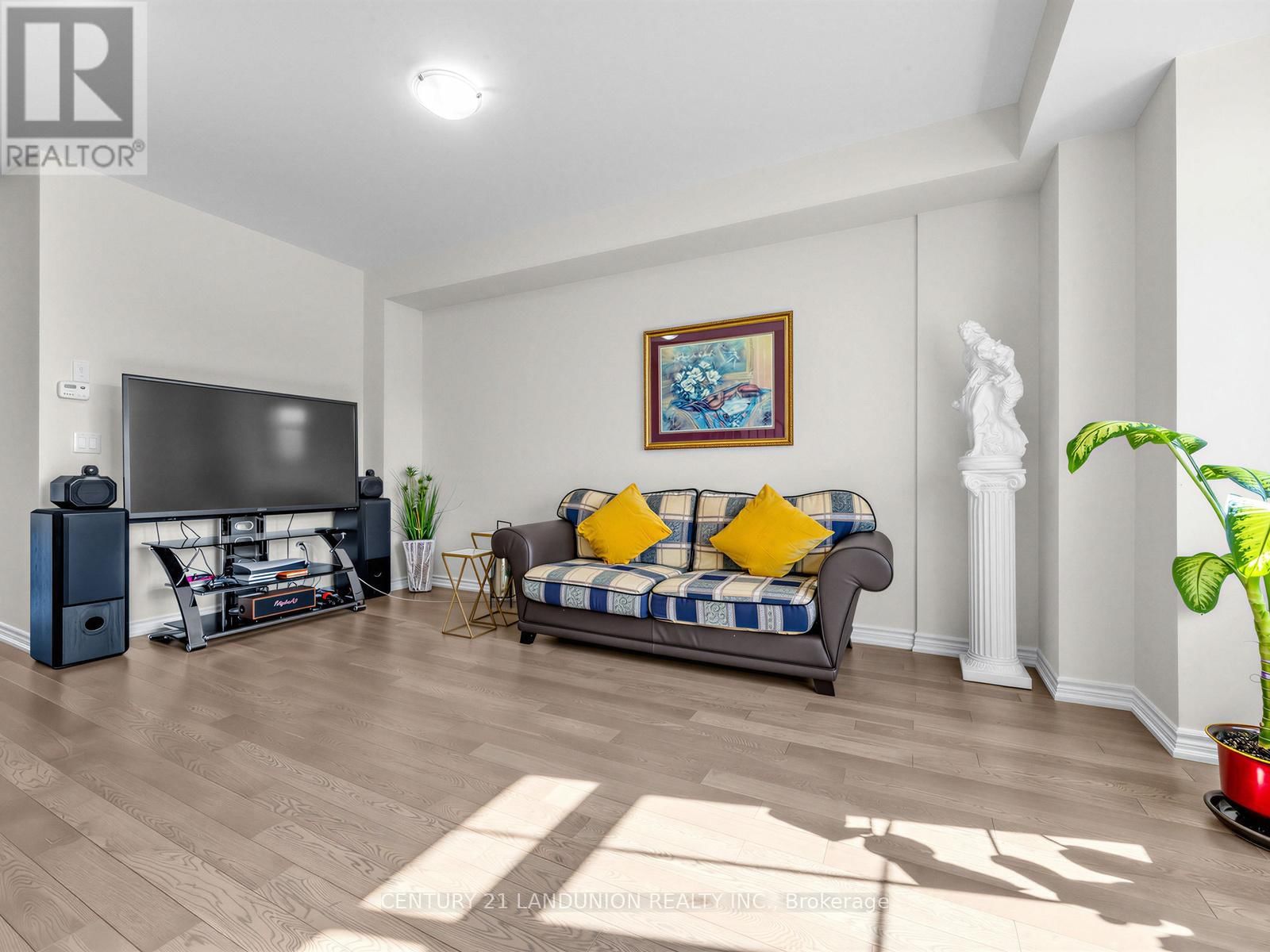 10941 VICTORIA SQUARE BOULEVARD Image 22