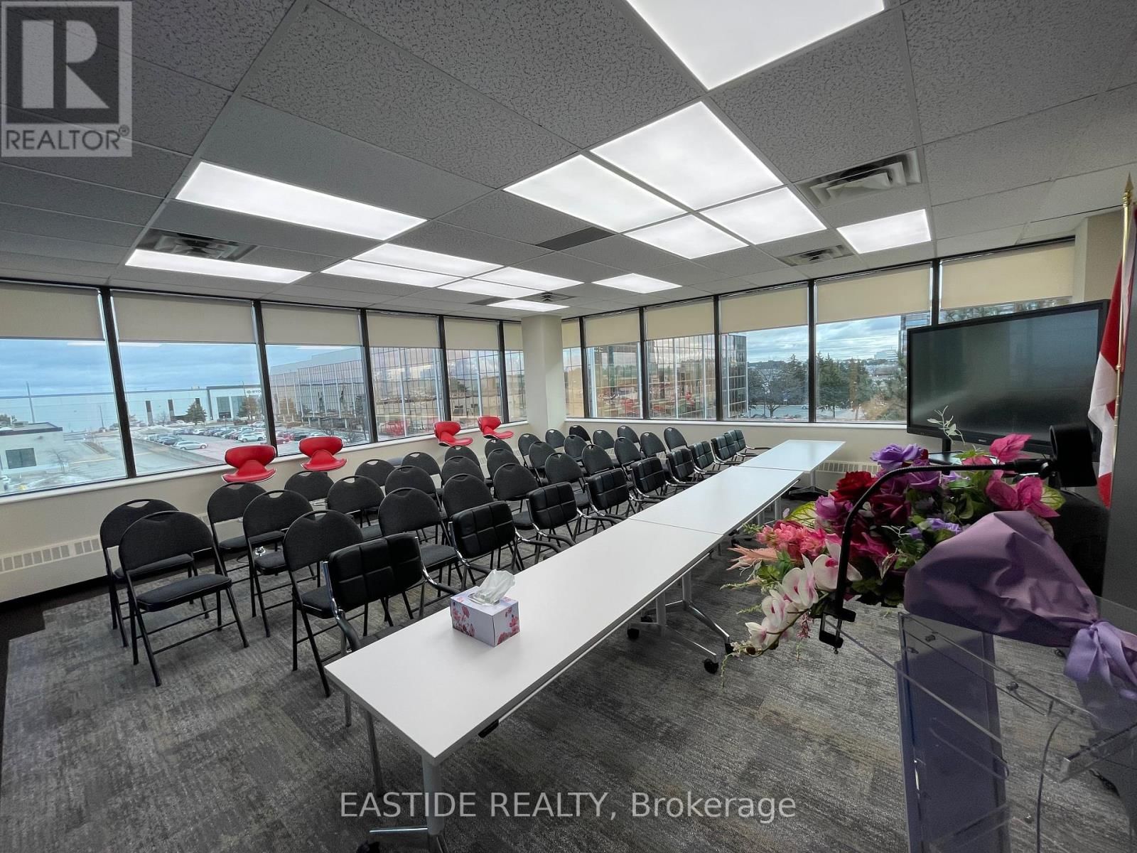 301 - 7030 WOODBINE AVENUE Image 4