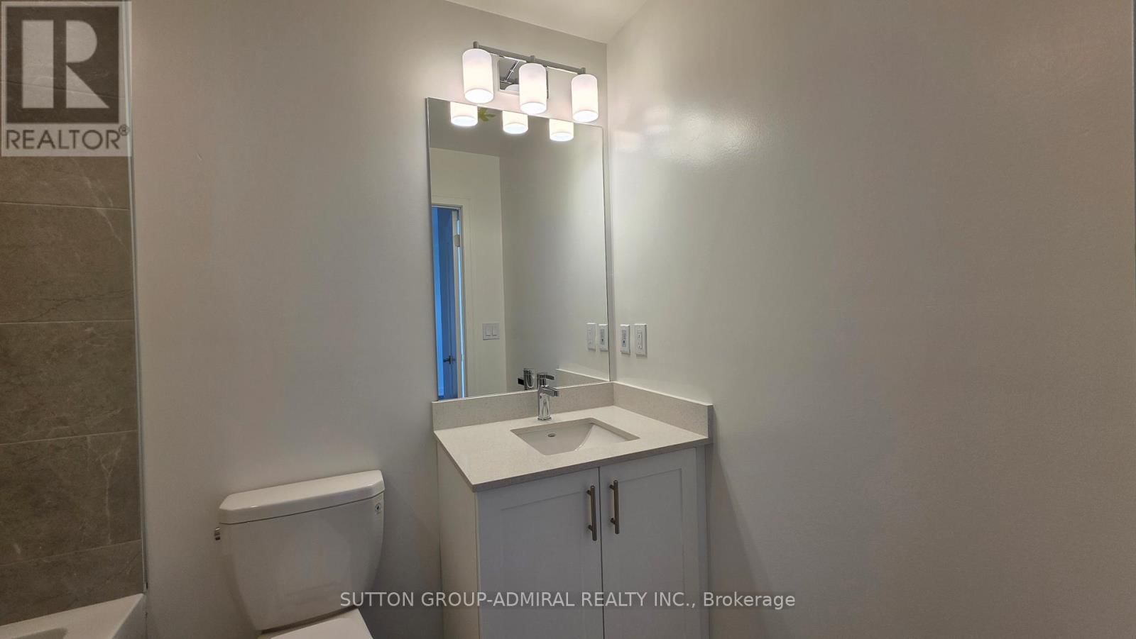 B1311 - 715 DAVIS DRIVE Image 16