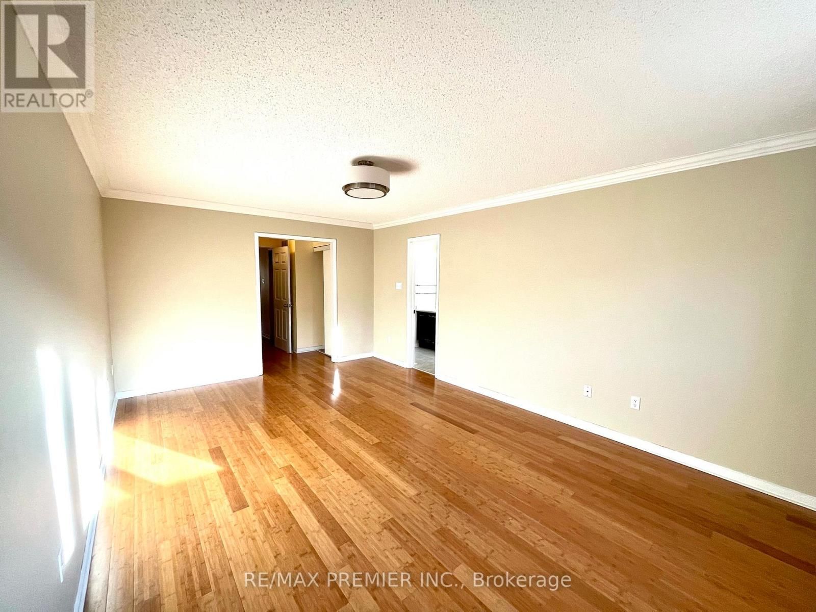 111 CATALPA CRESCENT Image 6