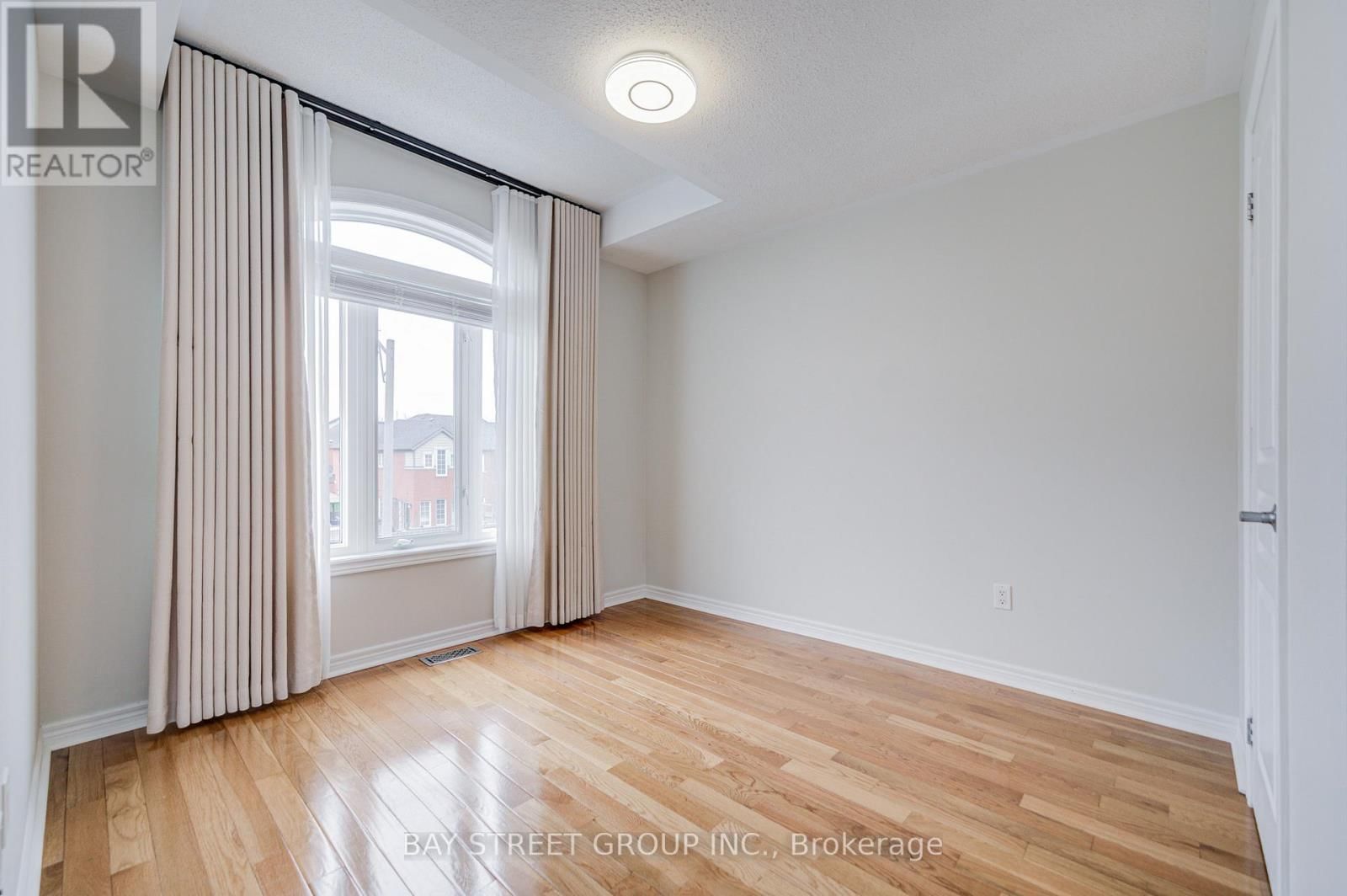 48 COZENS DRIVE Image 24