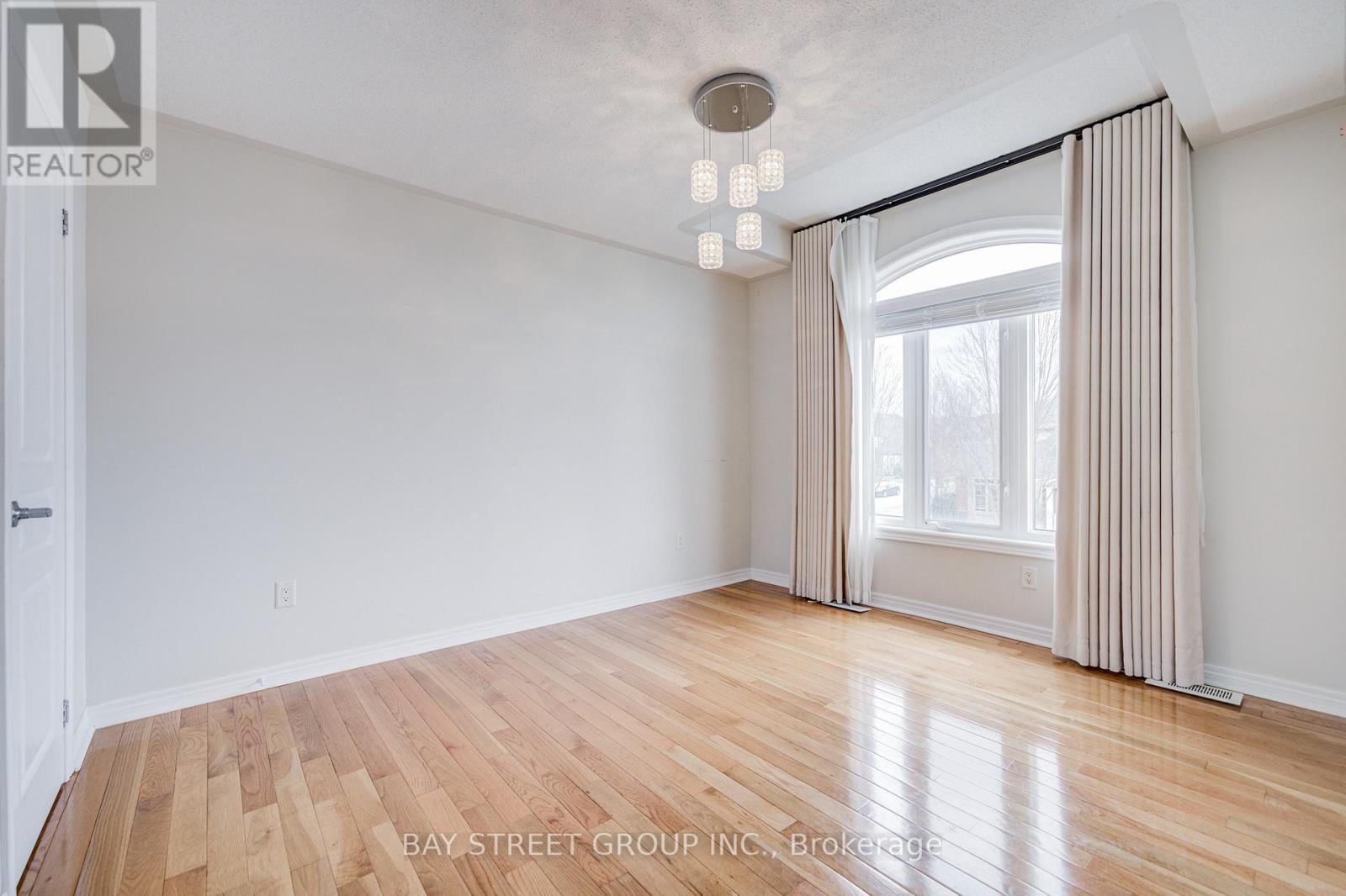 48 COZENS DRIVE Image 25