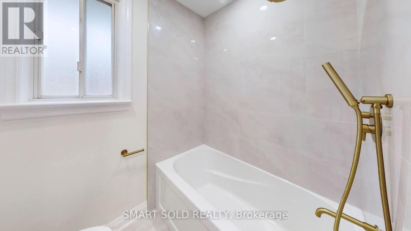 439 FERNLEIGH CIRCLE NORTH Image 21