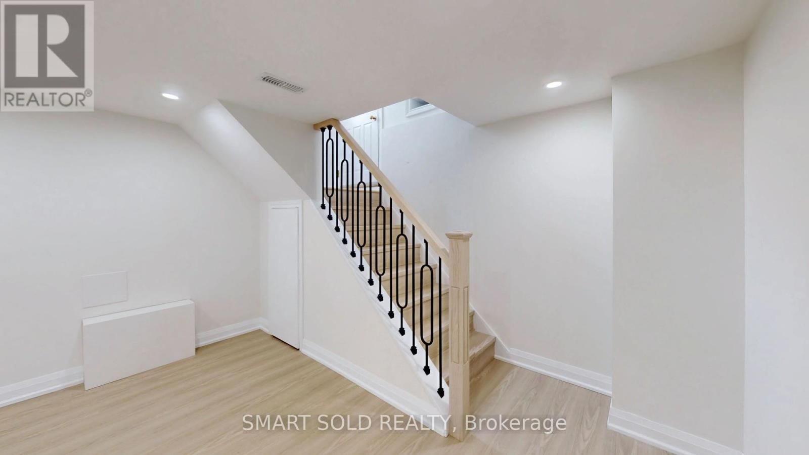 439 FERNLEIGH CIRCLE NORTH Image 23