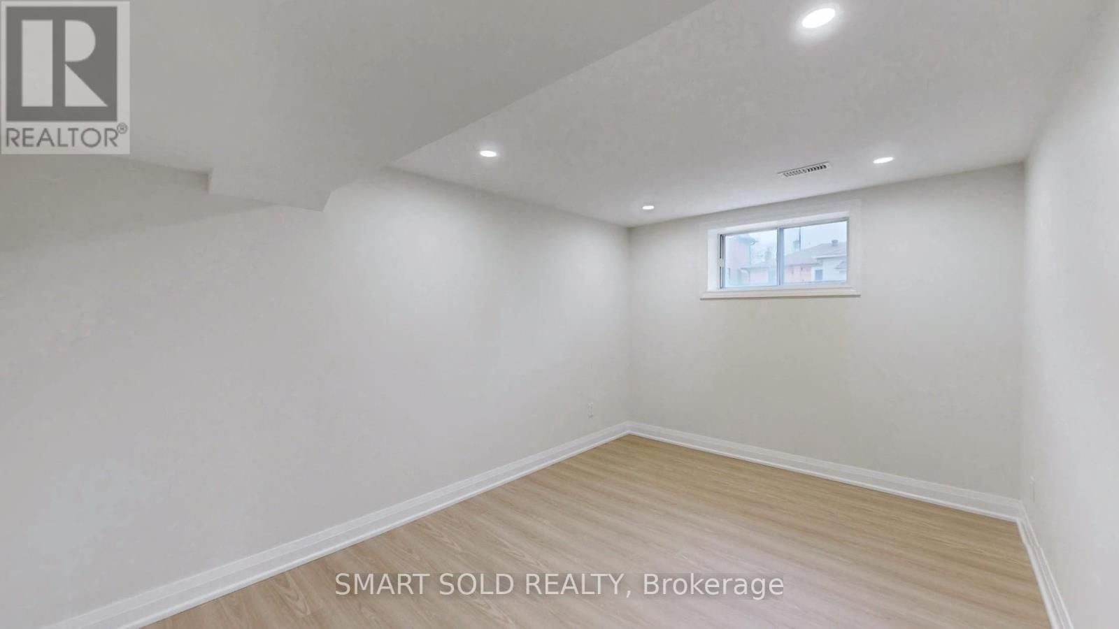 439 FERNLEIGH CIRCLE NORTH Image 31