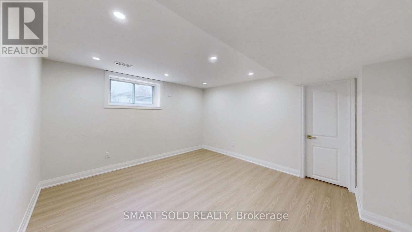 439 FERNLEIGH CIRCLE NORTH Image 32