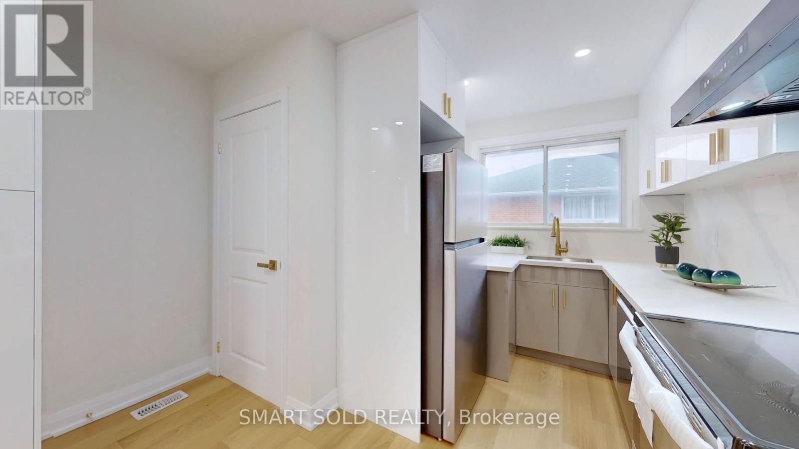 439 FERNLEIGH CIRCLE NORTH Image 6