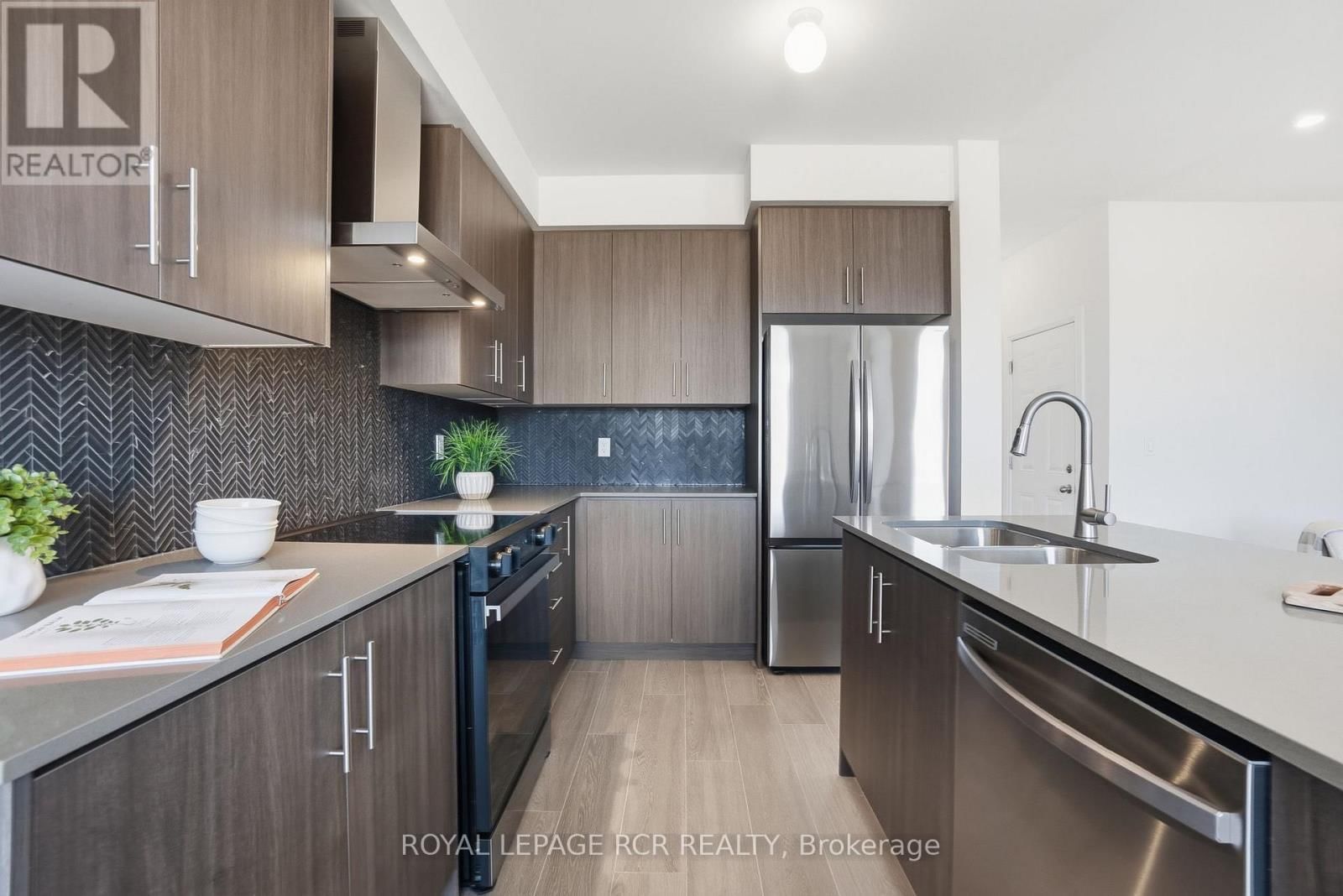 1350 DAVIS LOOP Image 15