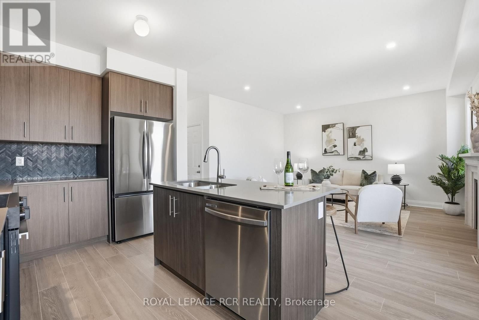 1350 DAVIS LOOP Image 16