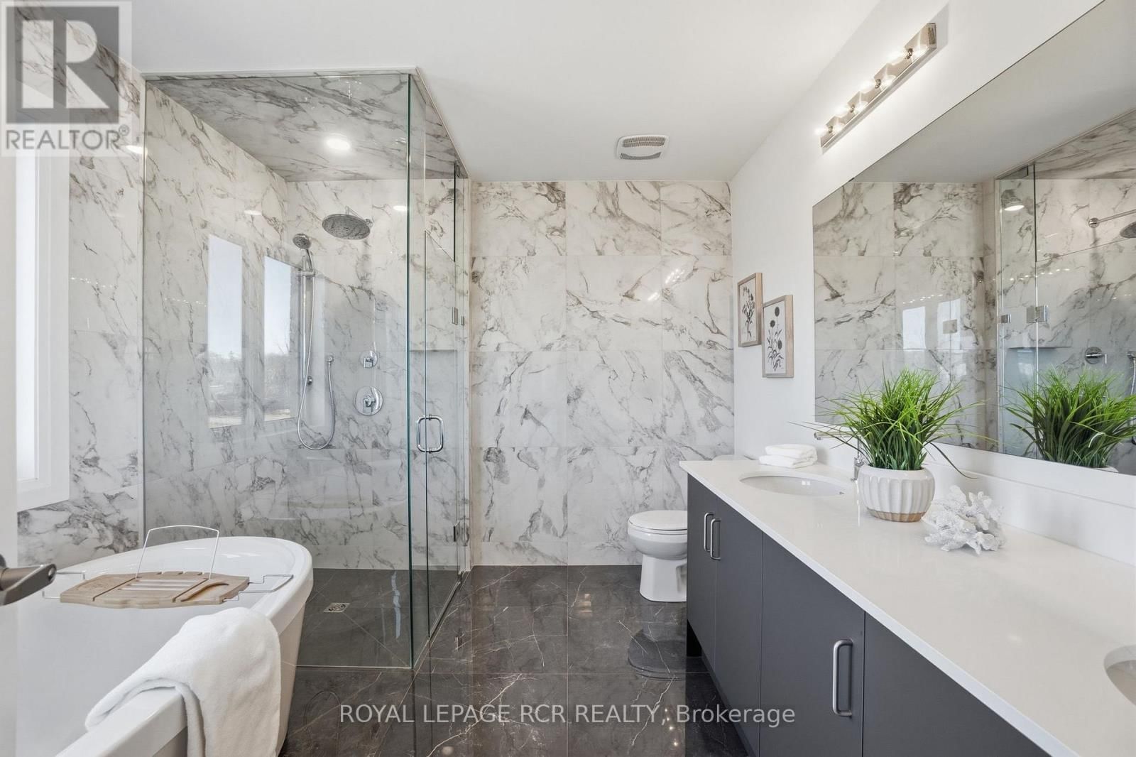 1350 DAVIS LOOP Image 24