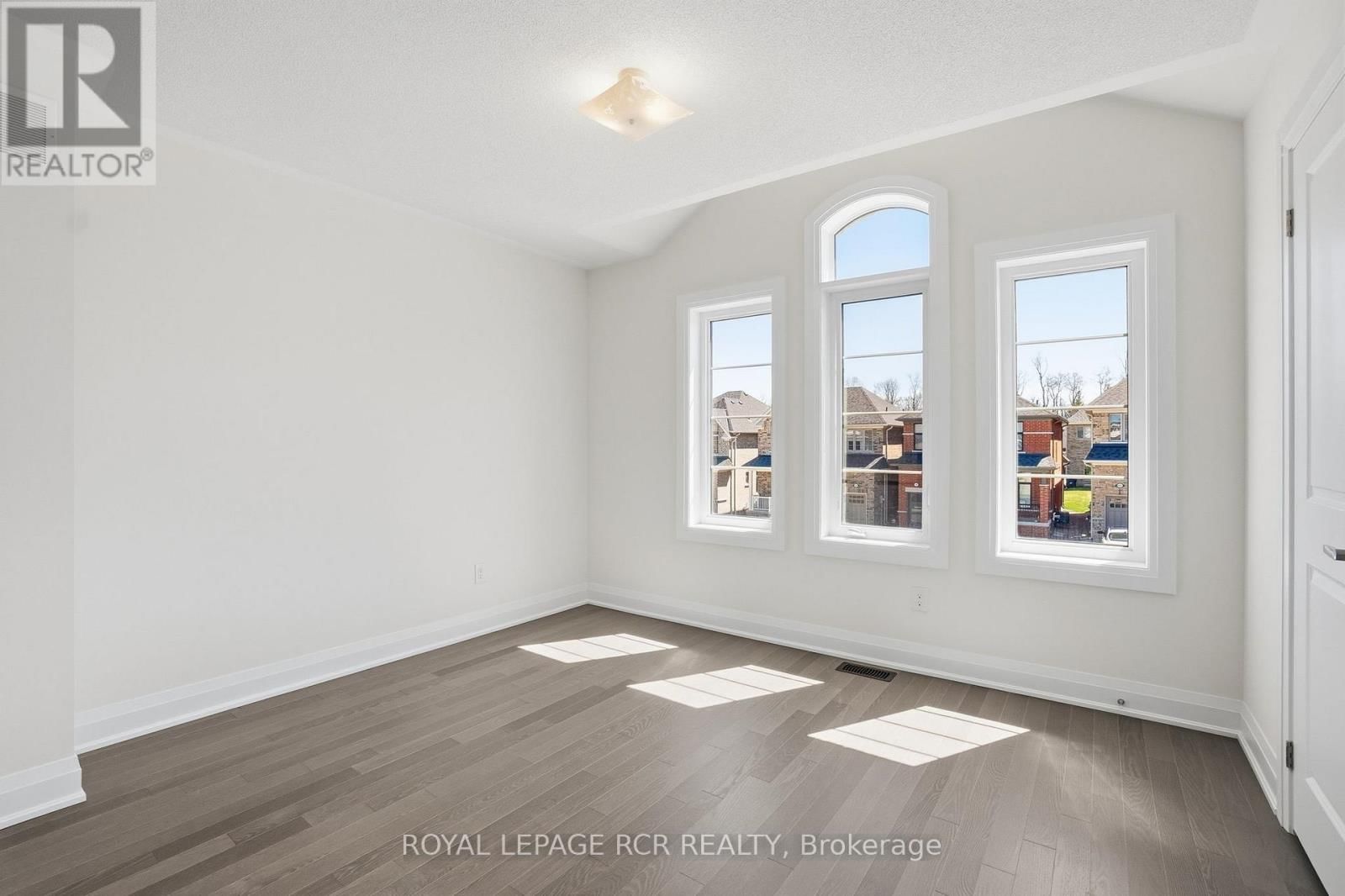 1350 DAVIS LOOP Image 26